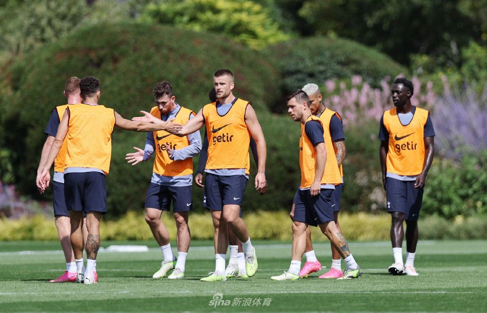 的带领下 的带领下