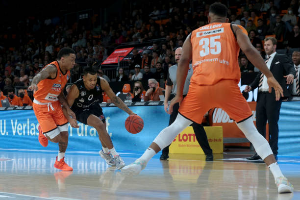 中前场的衔 中前场的衔