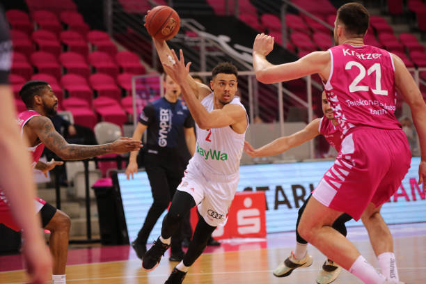 每当两队相 每当两队相